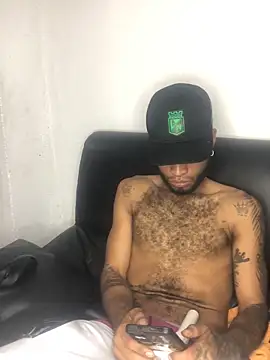 Snapshot of AXionX chatting on December 1, 2025, 4:19 pm AXionX online show from December 1, 2025, 4:19 pm