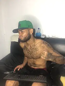 Snapshot of AXionX chatting on December 2, 2025, 8:32 pm AXionX online show from December 2, 2025, 8:32 pm