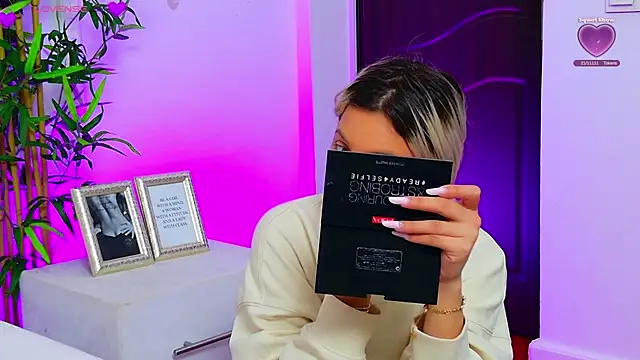 AriannaSins online show from September 25, 2025, 12:11 pm