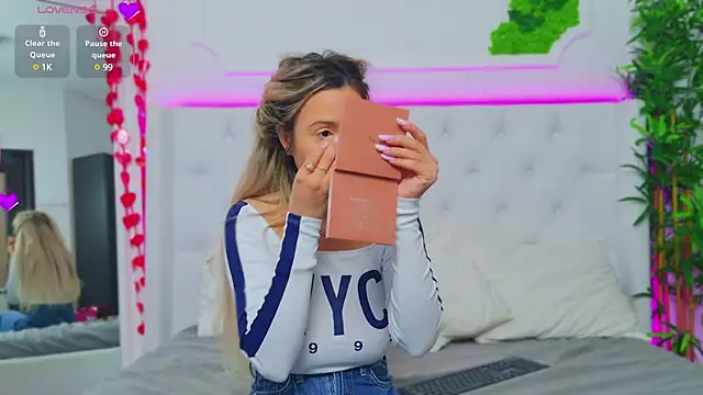 AriannaSins online show from March 20, 2025, 1:15 pm