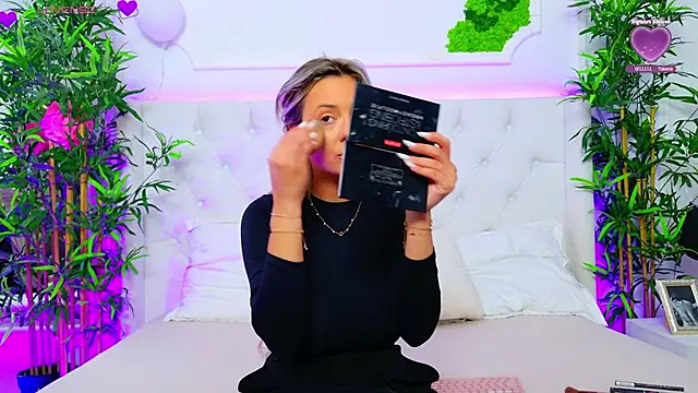 AriannaSins online show from October 7, 2025, 2:51 pm