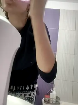 SandyCassie online show from April 15, 2026, 4:07 am