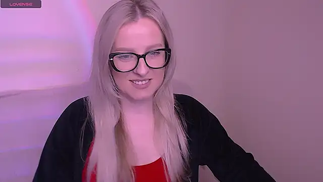 AllaLeomz online show from November 17, 2025, 8:07 am