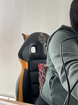 antoniamiller69 online show from October 23, 2025, 12:15 pm