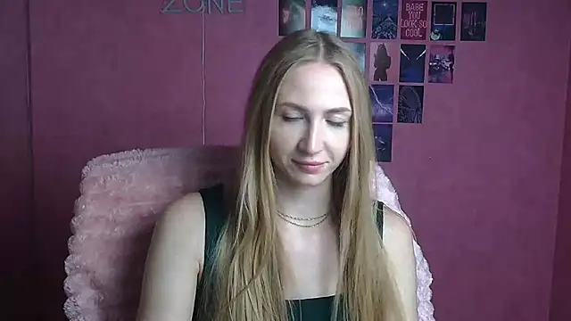 Snapshot of Emma_Moonlightt chatting on October 27, 2025, 6:20 pm Emma Moonlightt online show from October 27, 2025, 6:20 pm