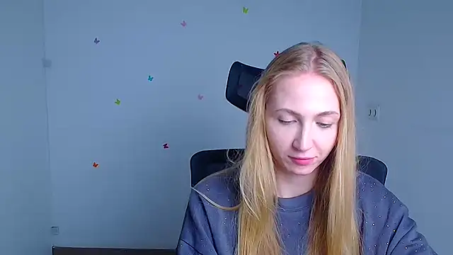 Snapshot of Emma_Moonlightt chatting on October 25, 2025, 11:42 am Emma Moonlightt online show from October 25, 2025, 11:42 am