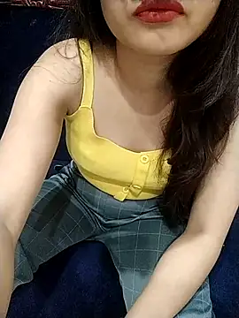 RIYA HONEY online show from November 1, 2025, 5:18 pm