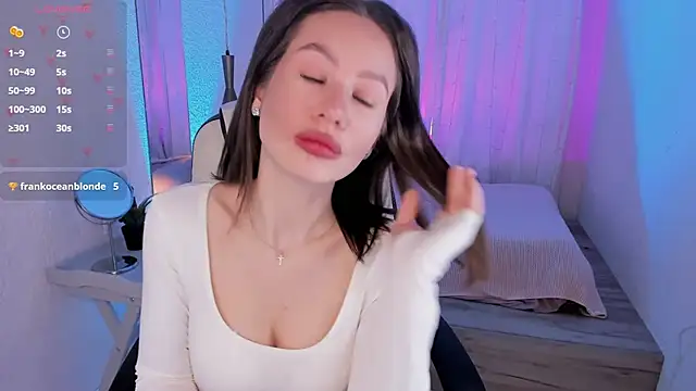 Snapshot of Cammila_Cute chatting on November 18, 2025, 2:42 pm Cammila Cute online show from November 18, 2025, 2:42 pm