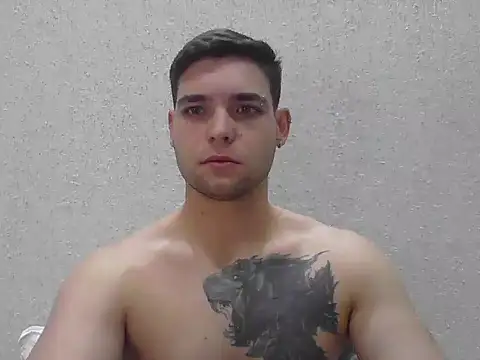 Snapshot of Zure-xxx chatting on May 12, 2026, 10:05 pm Zure-xxx online show from May 12, 2026, 10:05 pm