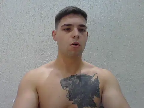 Snapshot of Zure-xxx chatting on April 27, 2026, 11:25 pm Zure-xxx online show from April 27, 2026, 11:25 pm
