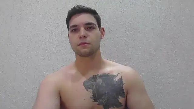 Snapshot of Zure-xxx chatting on June 2, 2026, 1:05 am Zure-xxx online show from June 2, 2026, 1:05 am