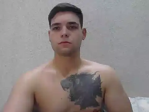 Snapshot of Zure-xxx chatting on May 10, 2026, 12:14 am Zure-xxx online show from May 10, 2026, 12:14 am