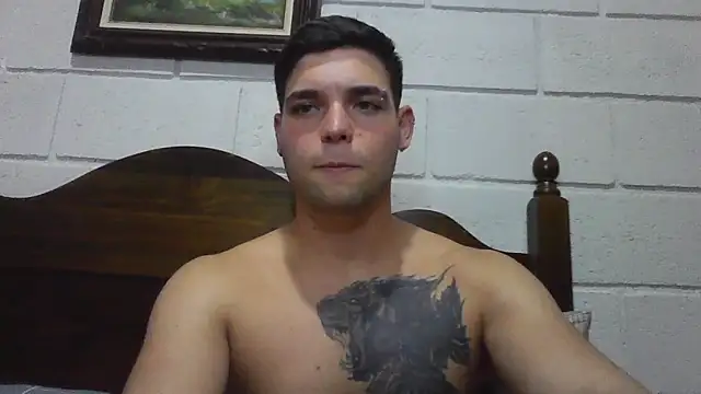 Snapshot of Zure-xxx chatting on May 20, 2026, 1:46 am Zure-xxx online show from May 20, 2026, 1:46 am