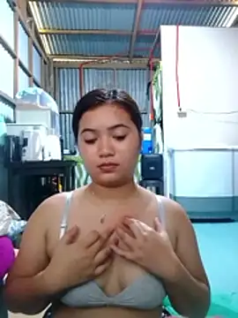 XxxHotCouples4u online show from November 5, 2025, 3:31 am