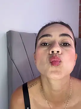 Snapshot of valentina_herrrera chatting on November 5, 2025, 3:59 pm valentina herrrera online show from November 5, 2025, 3:59 pm