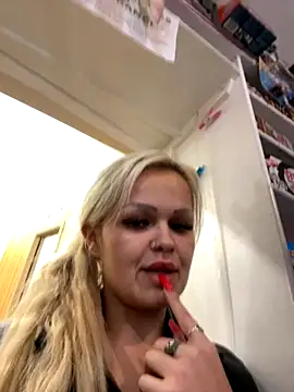 Snapshot of CherryXOX- chatting on October 16, 2025, 12:24 pm CherryXOX- online show from October 16, 2025, 12:24 pm