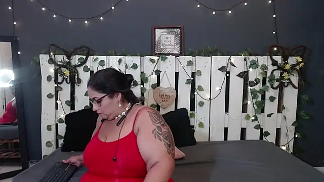 Snapshot of CANDY__STRONG chatting on October 20, 2025, 1:11 pm CANDY STRONG online show from October 20, 2025, 1:11 pm