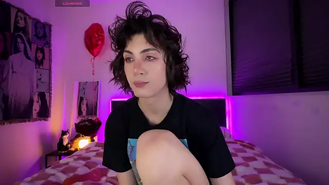 kira yoshika9e online show from February 24, 2026, 7:59 pm