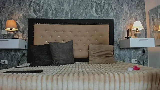 EuphoriaSavage online show from December 4, 2025, 12:26 pm