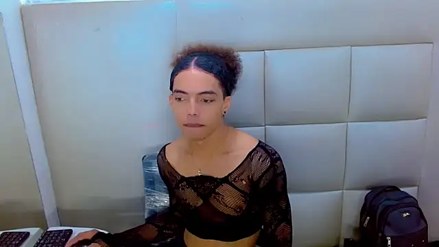 Snapshot of WinnyBarness chatting on October 28, 2025, 2:01 am WinnyBarness online show from October 28, 2025, 2:01 am