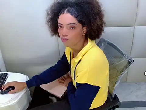 Snapshot of WinnyBarness chatting on October 26, 2025, 2:12 am WinnyBarness online show from October 26, 2025, 2:12 am