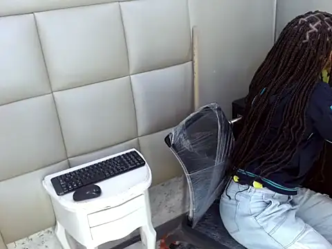 Snapshot of WinnyBarness chatting on November 6, 2025, 2:15 am WinnyBarness online show from November 6, 2025, 2:15 am