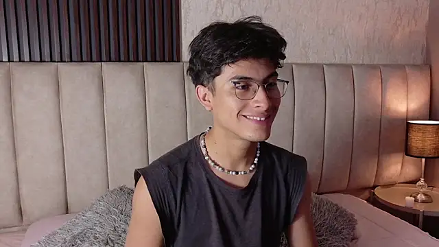 Aaron Eze online show from January 7, 2026, 8:03 pm