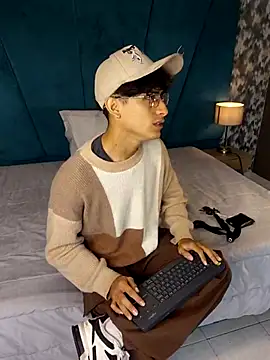 Aaron Eze online show from April 17, 2026, 12:41 pm