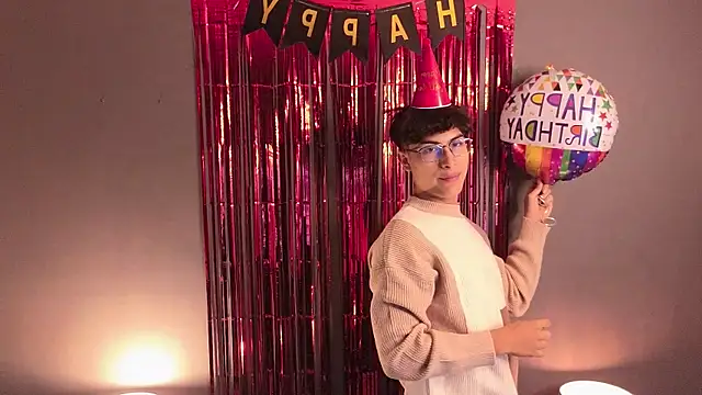 Aaron Eze online show from April 8, 2026, 12:39 pm