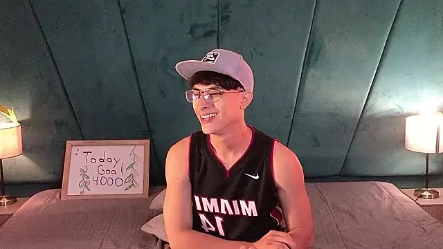 Aaron Eze online show from March 8, 2026, 12:08 pm