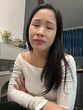 littlesluttycat online show from November 23, 2025, 4:39 pm