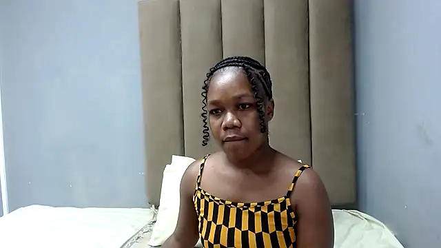 Snapshot of SweetDivaXX chatting on November 23, 2025, 12:04 pm SweetDivaXX online show from November 23, 2025, 12:04 pm