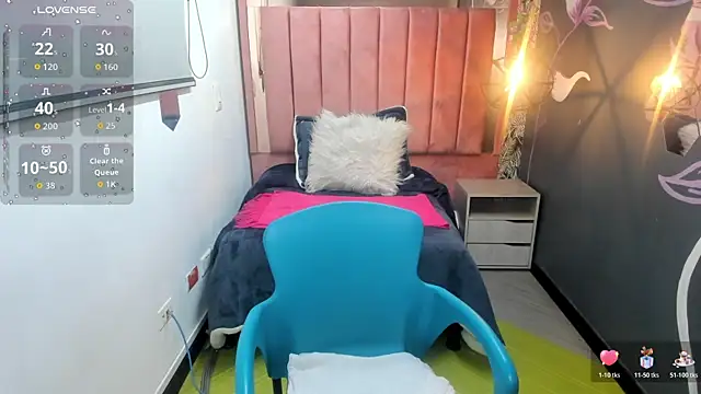 Rachel  Jonees online show from November 26, 2025, 12:16 pm