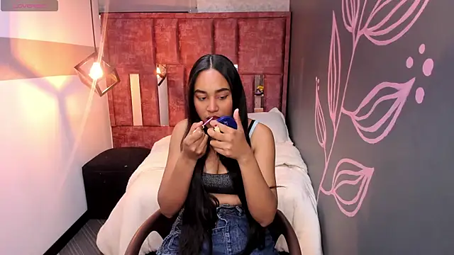 Rachel  Jonees online show from October 29, 2025, 11:53 am