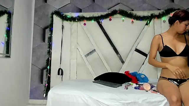 NicollAndJulian online show from November 28, 2025, 1:22 pm