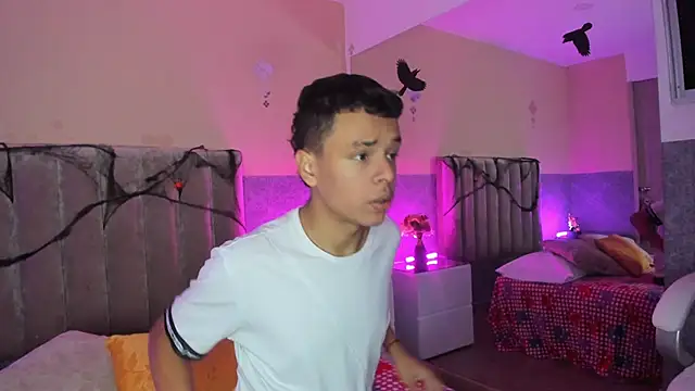 Xavier Fox    online show from October 18, 2025, 3:30 am