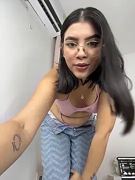 Julietalcl online show from March 3, 2026, 2:18 am