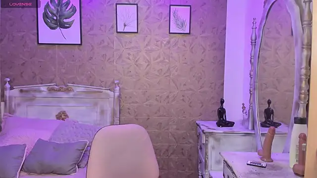 Sara clk online show from April 10, 2026, 8:05 pm