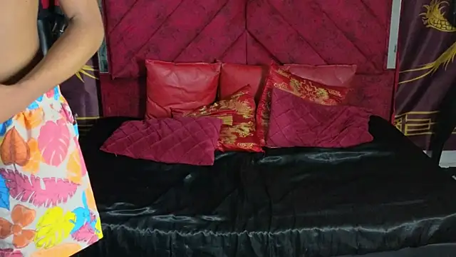Snapshot of Latin_Femboy13 chatting on October 18, 2025, 9:44 am Latin Femboy13 online show from October 18, 2025, 9:44 am