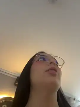 michelle cutee  online show from June 25, 2026, 7:41 pm
