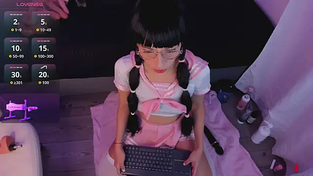 michelle cutee  online show from October 21, 2025, 7:57 pm