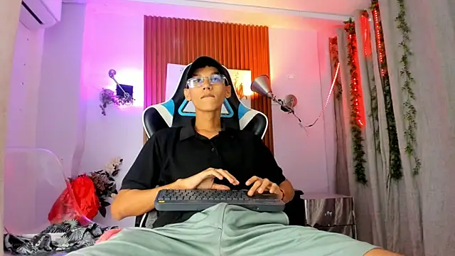 AQUARIUS x online show from October 18, 2025, 11:34 am