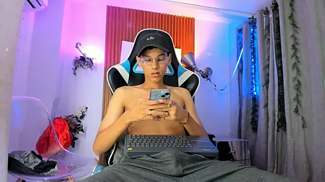 AQUARIUS x online show from October 17, 2025, 11:34 am