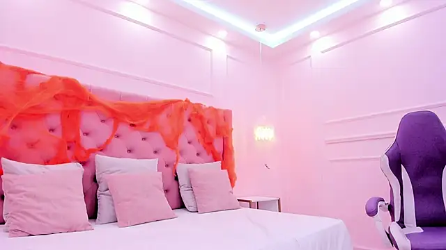  hanna bakerr  online show from October 30, 2025, 6:49 pm