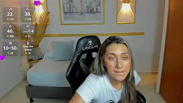 karlyy  online show from November 20, 2025, 7:25 pm