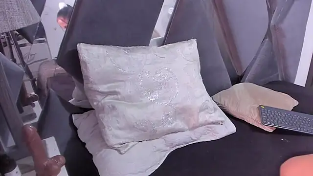 Brian Chiki  online show from December 5, 2025, 8:17 pm