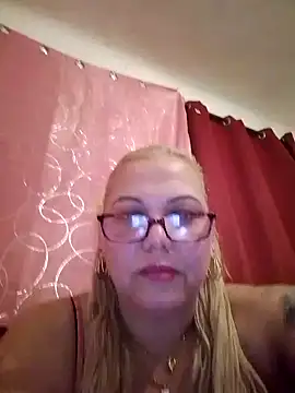 Snapshot of Lvna6969 chatting on November 5, 2025, 10:35 pm Lvna6969 online show from November 5, 2025, 10:35 pm