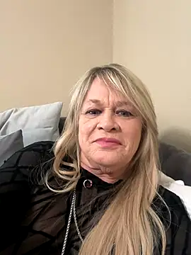 Snapshot of Nyxana chatting on October 22, 2025, 5:12 pm Nyxana online show from October 22, 2025, 5:12 pm