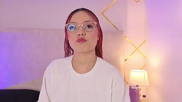 Martinaa Garcia online show from May 24, 2026, 7:58 pm