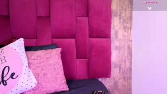 camila  bouzas online show from February 12, 2026, 11:54 am